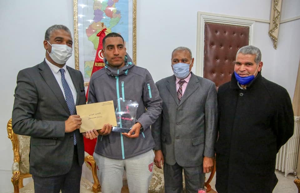 جندوبة: وزير الشباب والرياضة يكرم البطل العالمي في الكرة الحديدية