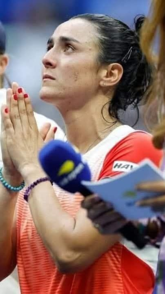 أنس جابر تتقدم ...