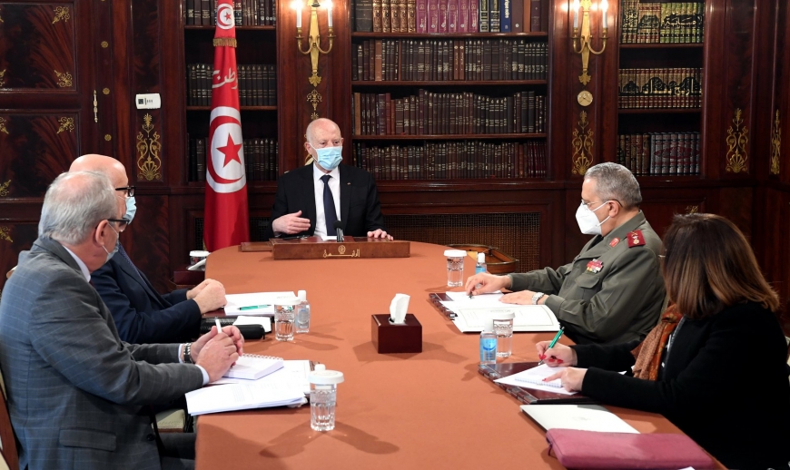 رئيس الجمهورية &lrm;يجتمع مع عدد من أعضاء اللجنة العلمية لمكافحة فيروس كورونا