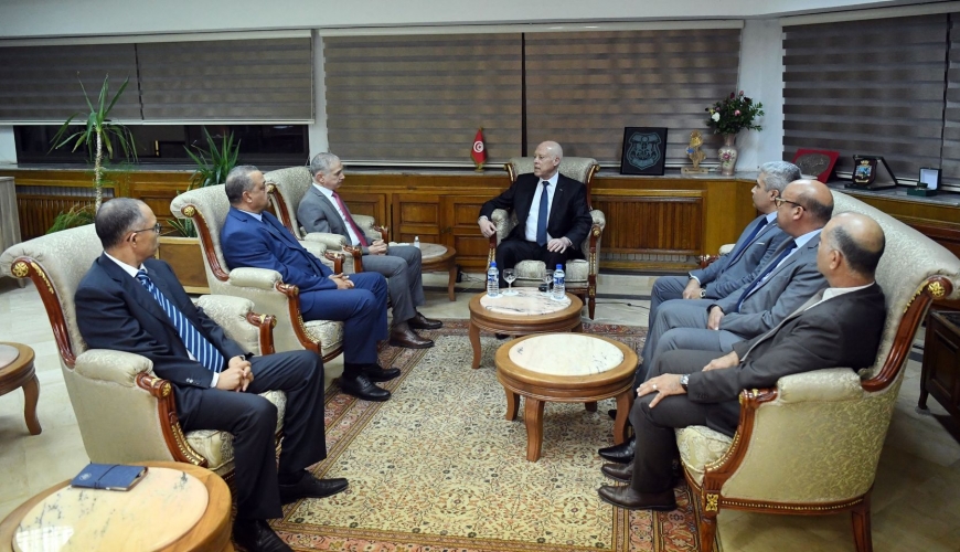 رئيس الجمهورية يزور ثكنة الحرس الوطني بالعوينةويحث على مزيد الإسراع في البحث الجاري في قضية الغرق عرض سواحل جرجيس.