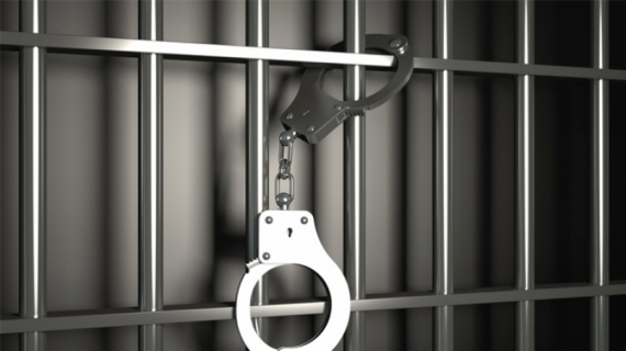 الاحتفاظ بشخصين على متن شاحنة محمّلة بالساعات الذكية...