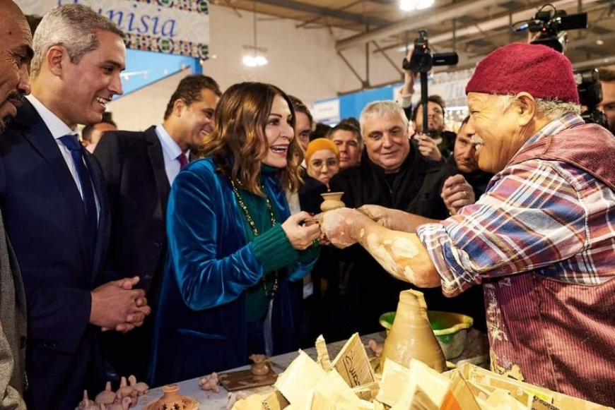 وزير السياحة يطلع، رفقة نظيرته الإيطالية ورئيس مقاطعة &quot;لومبارديا&quot;، على مكونات الجناح التونسي المُشارك في المعرض الدولي للصناعات التقليدية بميلانو