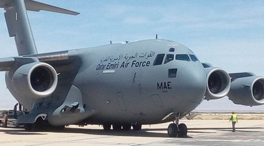 طائرة عسكرية قطرية تحمل على متنها مستشفى ميدانيا تحط بمطار توزر